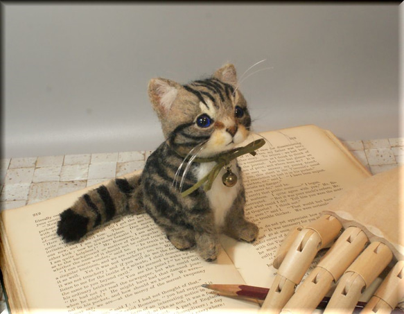 羊毛フェルト　猫　キジトラの子猫ちゃん　ねこ　ネコ　ブラウンタビー 猫フィギュア 5枚目の画像