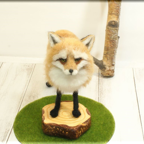 羊毛フェルト 狐 キツネさん きつねフィギュア 羊毛フェルト