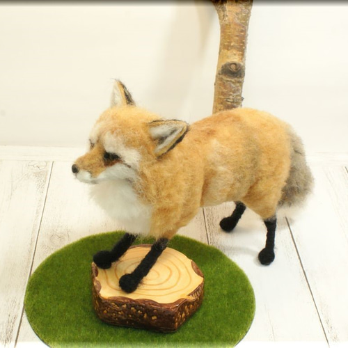 羊毛フェルト 狐 キツネさん きつねフィギュア 羊毛フェルト