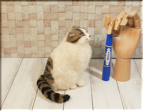羊毛フェルト　猫　キジシロ猫さん　キジ白　ねこ　ネコ　猫フィギュア 3枚目の画像
