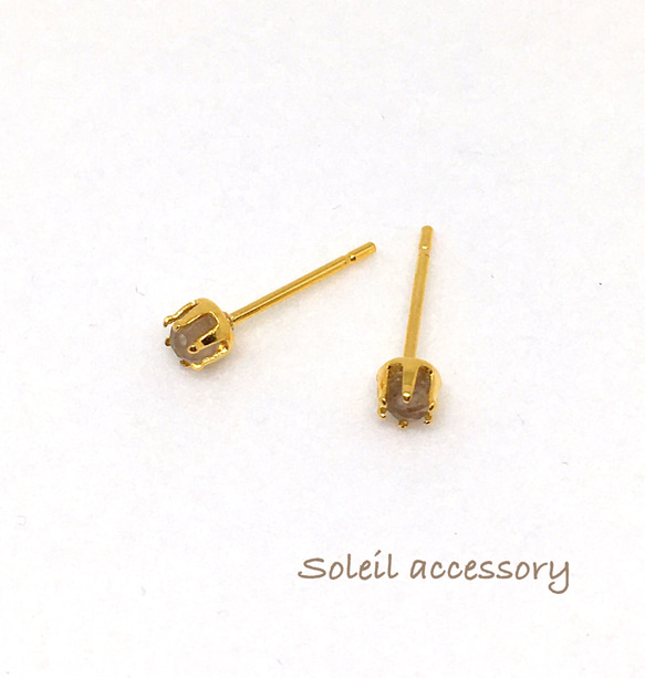 310【グレーオニキス】天然石一粒ピアス＊3mm＊サージカルステンレス 1枚目の画像