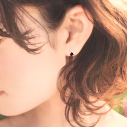 405【ラピスラズリ】天然石一粒ピアス＊4mm＊サージカルステンレス 4枚目の画像