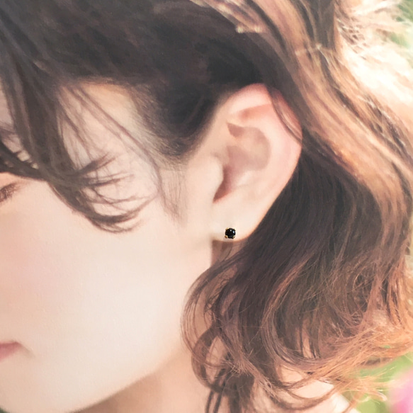 408【モリオン】天然石一粒ピアス＊4mm＊サージカルステンレス 4枚目の画像