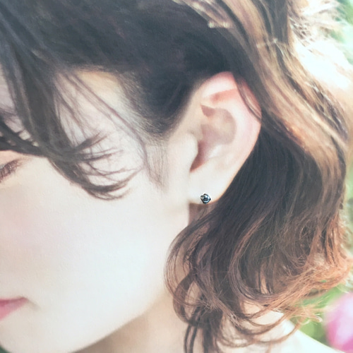 410【高純度テラヘルツ】天然石一粒ピアス＊4mm＊サージカルステンレス