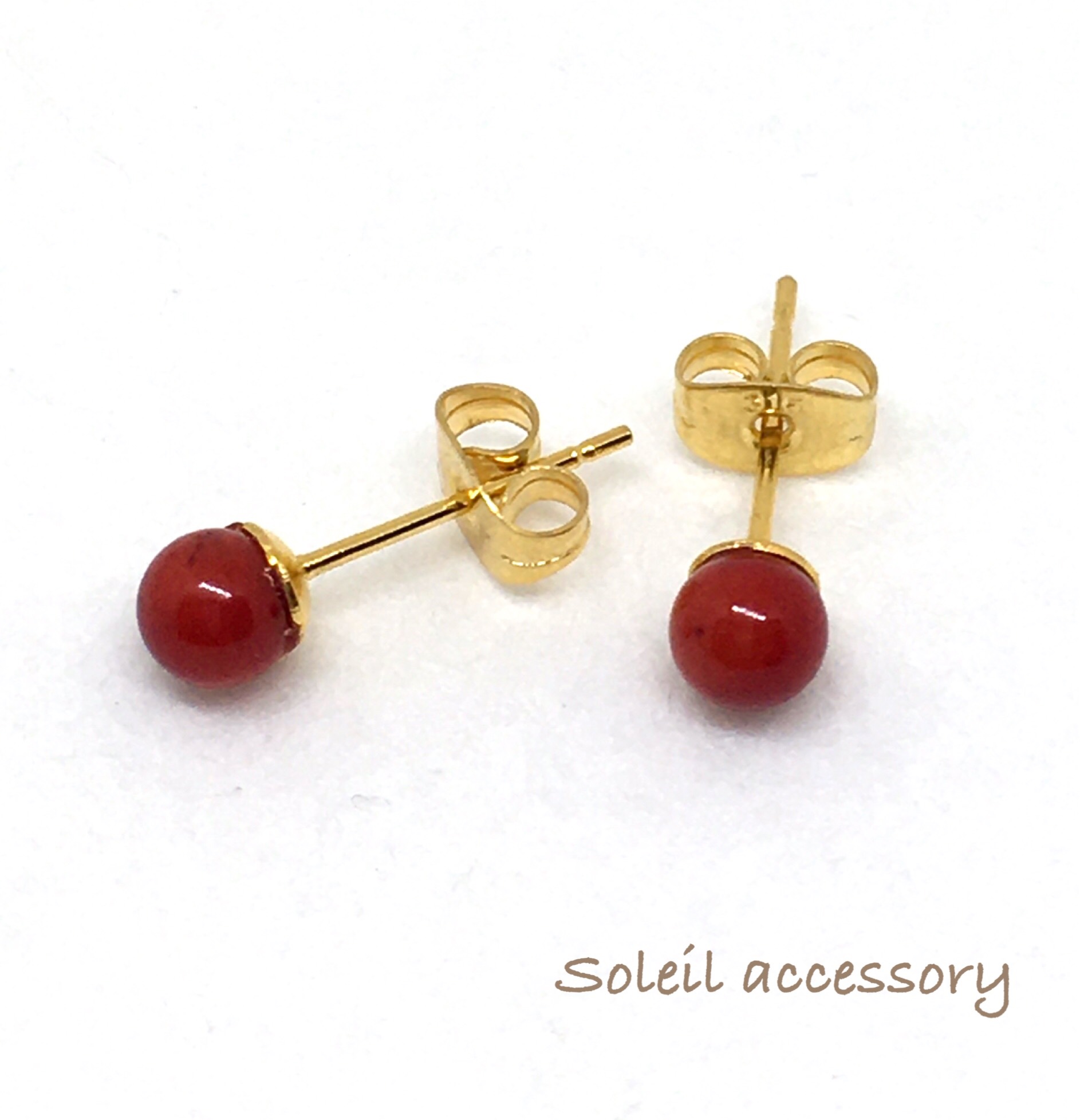 イタリア産赤珊瑚 丸玉ピアス. (4.1mm) K18 『直結orフック