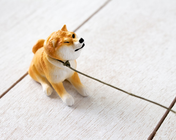 柴犬 Shiba Inu 不想回家的柴犬 /手工雕刻擺飾 / 附牽繩 第1張的照片