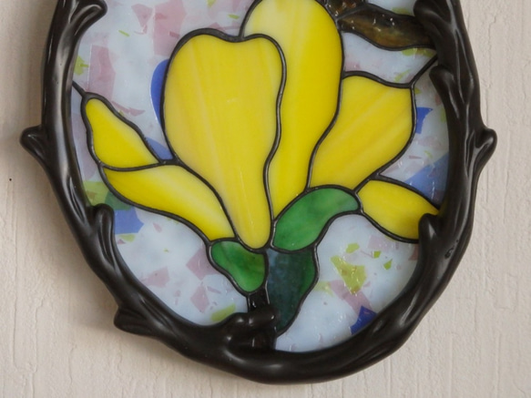 ステンドグラスの木蓮のパネル　壁掛け 5cm