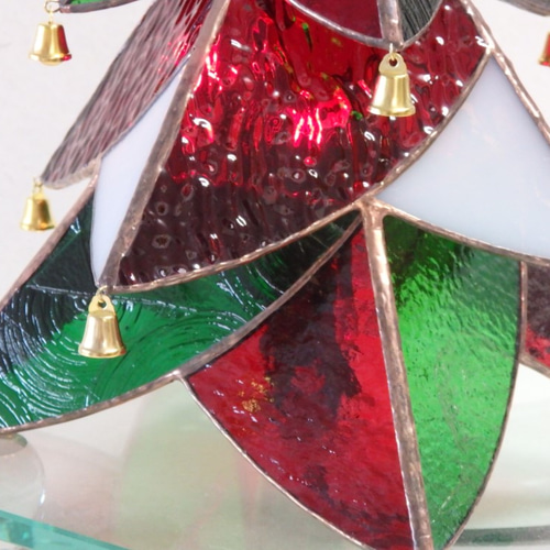 ステンドグラスのクリスマスツリーのランプ4段点滅花火球付き