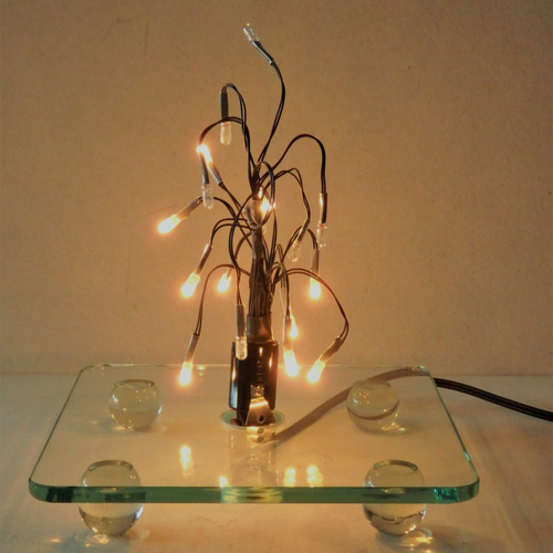 ステンドグラスのクリスマスツリーのランプ4段点滅花火球付き