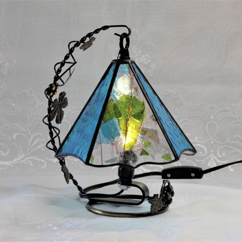 ステンドグラス☆春色パラソル型テーブルランプと薔薇の蕾のサン