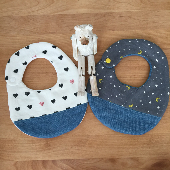 ハートとお月さん ハンドメイド スタイ ２枚セット 1枚目の画像