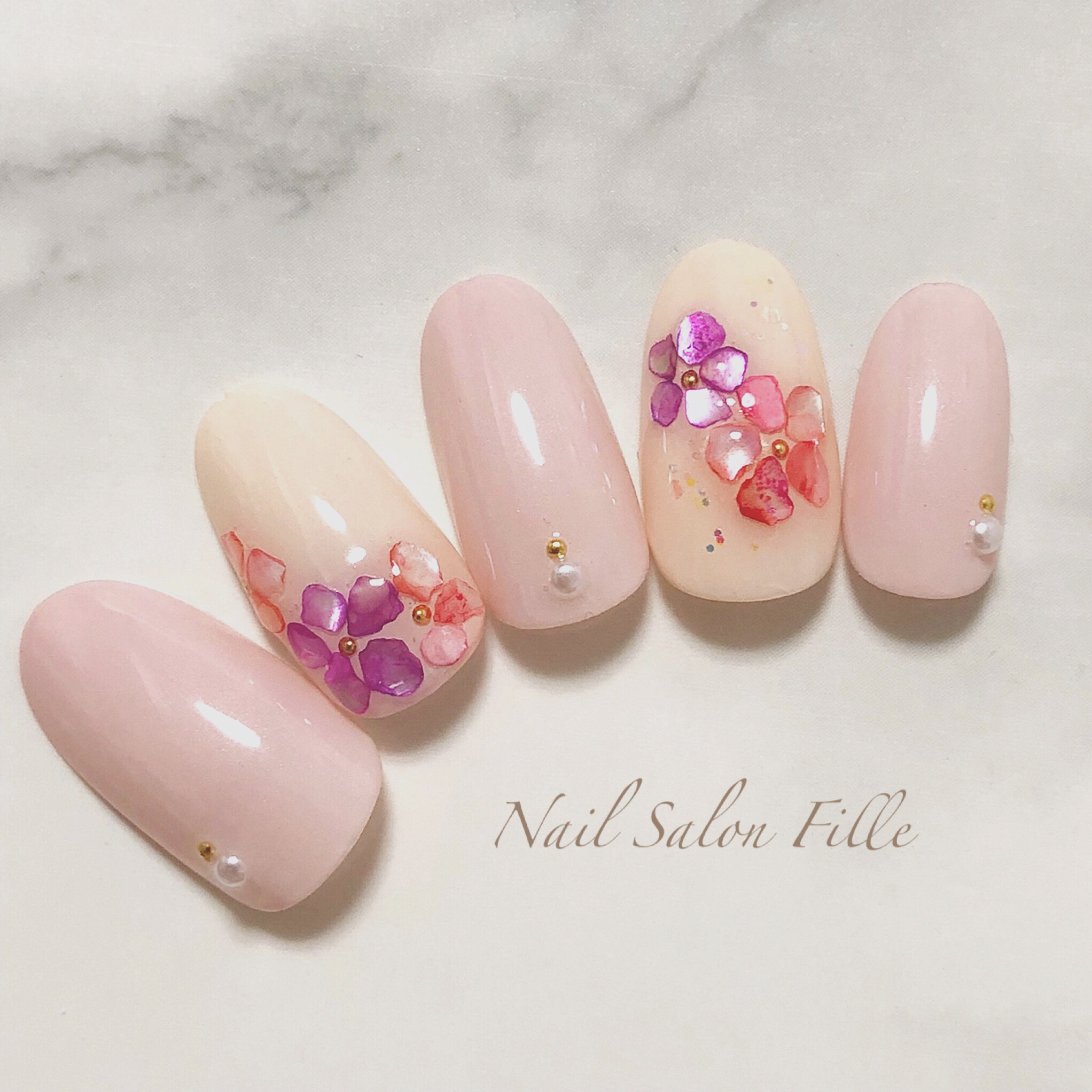 花ネイルチップ 送料無料 ネイルチップ ネイルパーツ 白花 パール お花 金銀