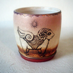 アルケミストのカップ（水タバコを吸う羊とムニムニとした渦巻き羽のある羊） 3枚目の画像