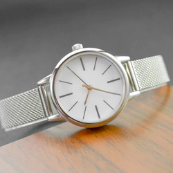 女裝 典雅長條紋錶面 手錶 配米蘭帶 女錶 全球免運 第4張的照片