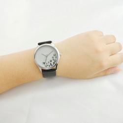 瘋狂數字手錶(白色) - Unisex - 全球免運費 第3張的照片