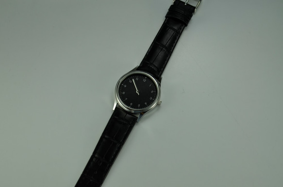 ゆっくりとエレガントな時計の黒い顔 - ニュートラルデザイン - 世界中の無料配送 5枚目の画像
