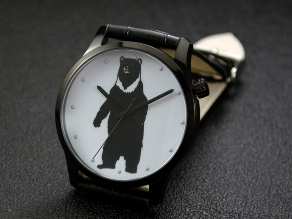 動物（立っているツキノワグマ）イラスト時計大型シルバーシェルユニセックスデザイン送料無料 2枚目の画像
