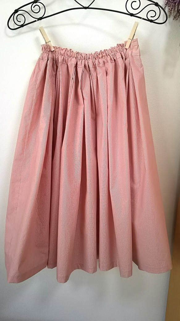 [春の装い2019]
スイス綿ストライプタックスカート
春風を感じる爽やかピンクのストライプ 2枚目の画像