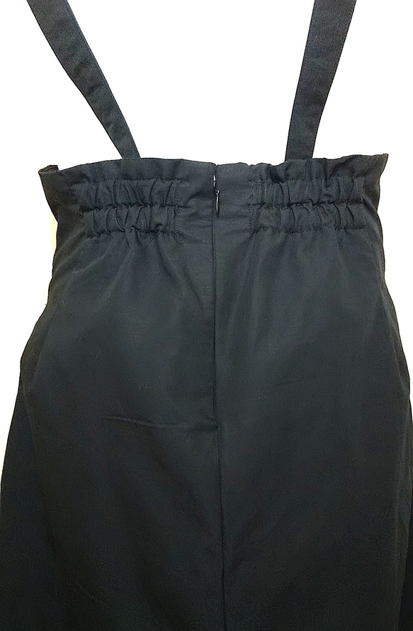 再販黒のサスペンダー付きロングスカート  ポリエステル素材 ハイウエスト 5枚目の画像