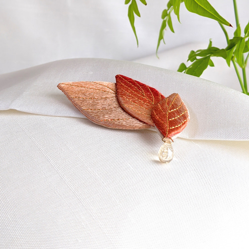 落ち葉重ねのブローチ】 オレンジレッドグラデーション(Lサイズ