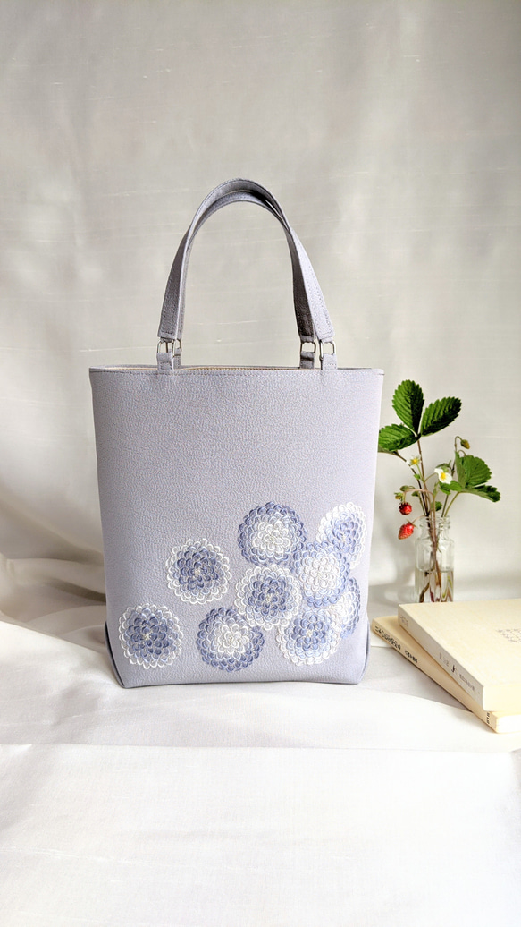 ☆心軽やか!☆日本刺繍のトートバッグ 〜月夜に咲く花〜 トートバッグ