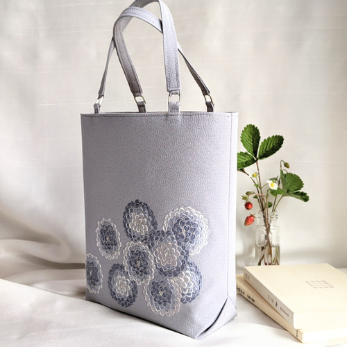 ☆心軽やか!☆日本刺繍のトートバッグ 〜月夜に咲く花〜 トートバッグ