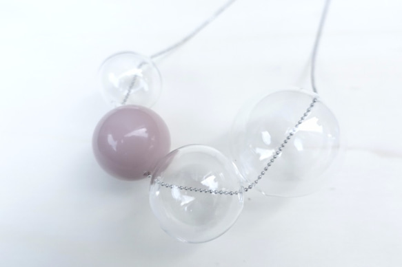 簡約空氣感 粉色系 玻璃珠X樹脂項鏈 (銀) 第2張的照片