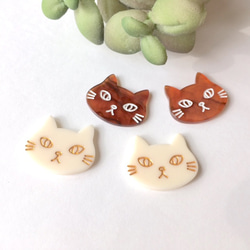 【送料84円／２匹セット】猫の顔のアクリルパーツ（猫　ネコ　ベージュ　白色　アイボリー　イヤリング　ポニーフックなどに　 5枚目の画像