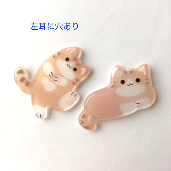 【送料84円／5種類セット】ポーズが可愛い　猫　アクリル　デコ　パーツ（イヤリング　ポニーフック　キーホルダーなどに) 2枚目の画像