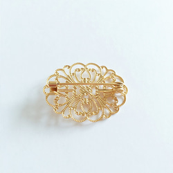 Elliptical shape gold color's brooch with an oriental style 第2張的照片