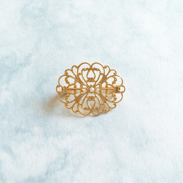 Elliptical shape gold color's brooch with an oriental style 第3張的照片