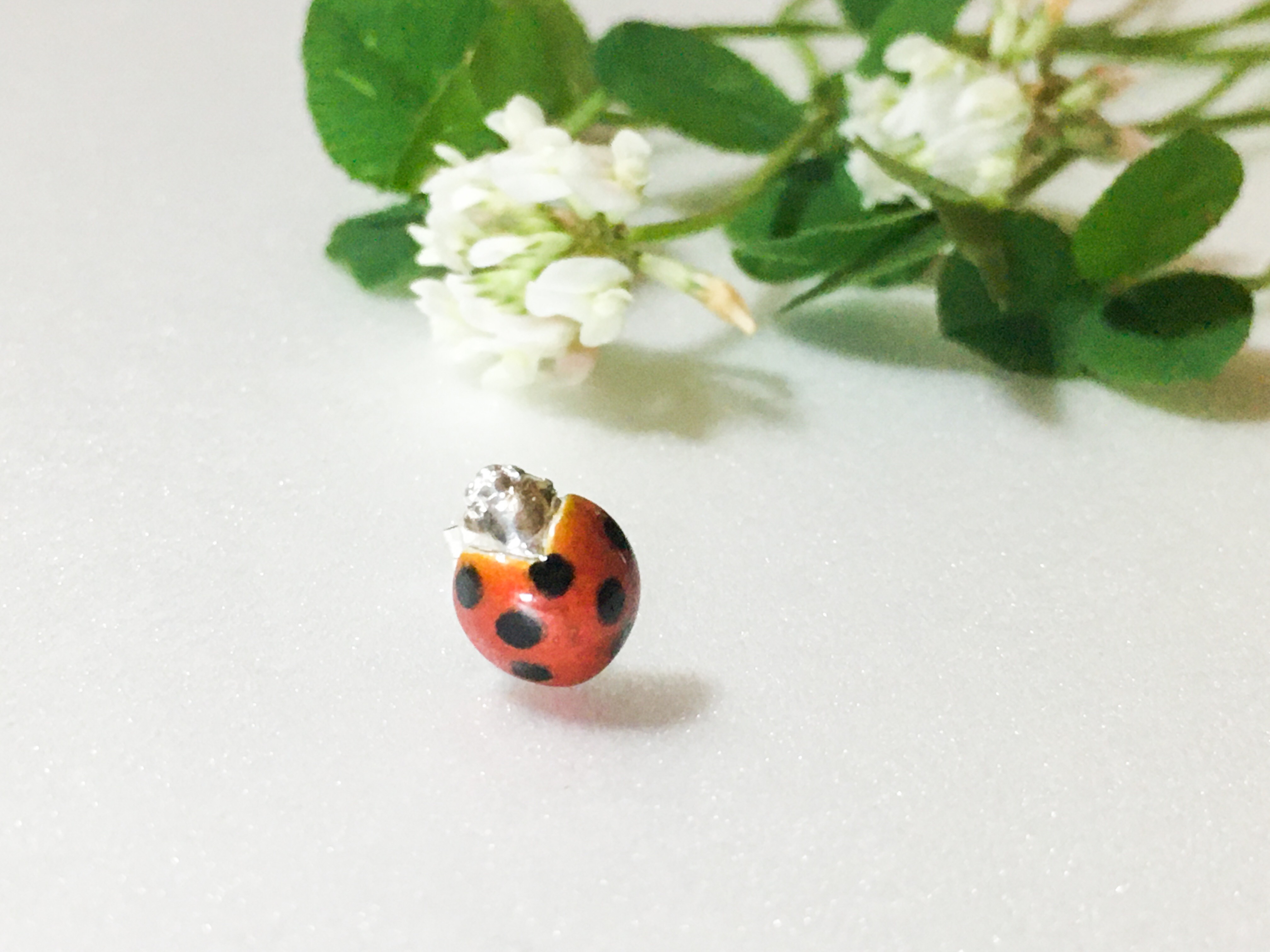 【銀七宝】ナナホシテントウムシのピアス(片耳) 4,550円