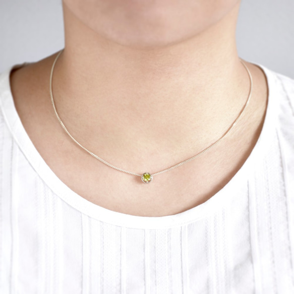 手作りの淡い緑のペリドットの魅力925シルバーの鎖骨のネックレス// 8月の誕生石 5枚目の画像