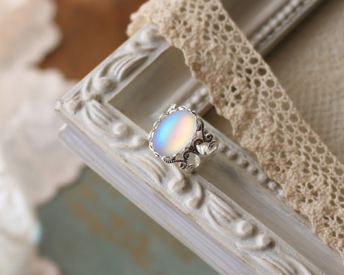 ◇チェコヴィンテージグラス、マットクリスタルオーロラ、透かしリング