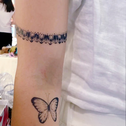 一時的な入れ墨 タトゥーステッカー 幾何 絵を描 星 夏 青 自然 手描き 蝶 綺麗 可愛い 簡単 月 花 Tatoo 2枚目の画像