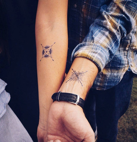 LAZY DUO Temporary tattoo 刺青 紋身貼紙 幾何 星 簡約 指南針 錬金術 精靈 箭 唯美 月 第1張的照片