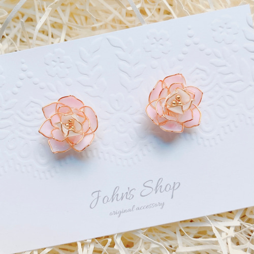 蓮の花フラワーイヤリング(ピアス) レジン ワイヤー お花 蓮華