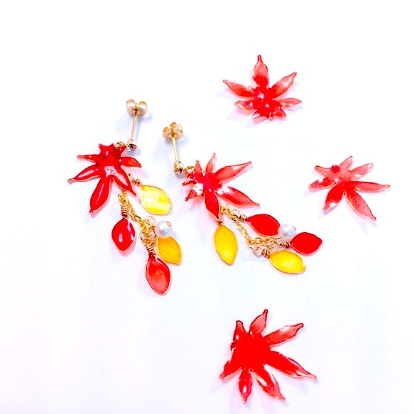 秋を感じるモミジの紅葉ピアス(イヤリング) 1枚目の画像