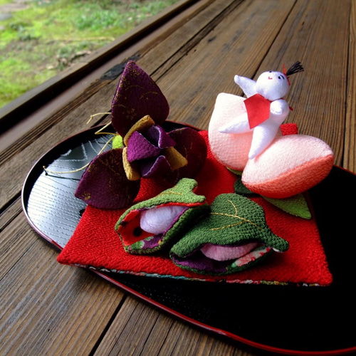 ちりめん細工 季節かざり 〜端午の節句かざり・菖蒲と柏餅と福 ちりめん細工 季節かざり 〜端午の節句かざり・菖蒲と柏餅と福
