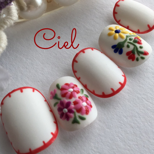 新作＊ぷっくりお花の刺繍ネイル ネイルチップ（つけ爪） ciel
