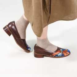 刺繍入り手作り木製ヒールの婦人靴 - マップ シューズ (焦茶茶色) 2枚目の画像