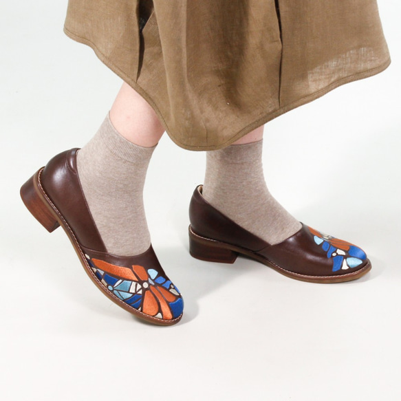 刺繍入り手作り木製ヒールの婦人靴 - マップ シューズ (焦茶茶色) 1枚目の画像