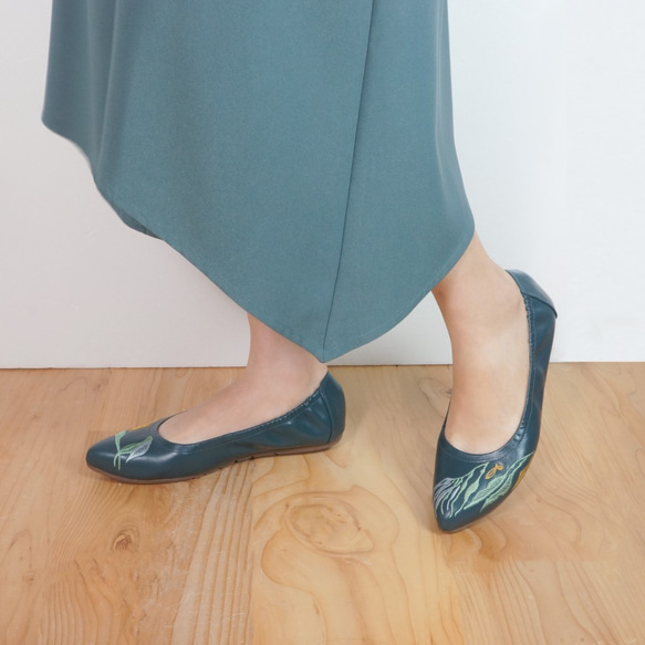 刺繡尖頭縮口鞋- 珊瑚海/孔雀藍 第8張的照片