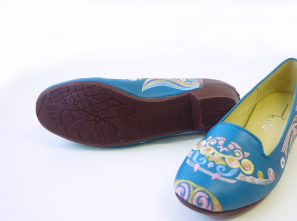 刺繡手工樂福女鞋-海的守護(藍灰) 第2張的照片