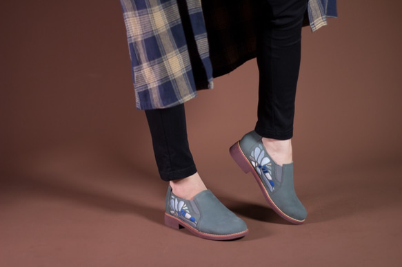刺繡手工短靴-輿圖靴 (鐵灰藍) 第2張的照片
