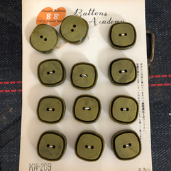 アンティーク ボタンシート 1枚 緑色 12個 ビンテージ 昭和 レトロ 個性的なボタン ハンドメイド素材 グリーン系 5枚目の画像