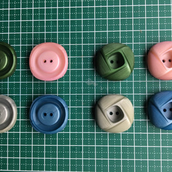 アンティーク ボタン 各2個セット ピンク 特大 ビンテージ 昭和 レトロ 個性的なボタン ハンドメイド素材 イヤリング 2枚目の画像