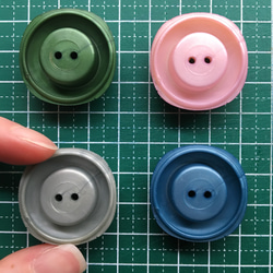 アンティーク ボタン 2個セット ブルー特大 青 ビンテージ 昭和 レトロ 個性的なボタン ハンドメイド素材 イヤリング 3枚目の画像