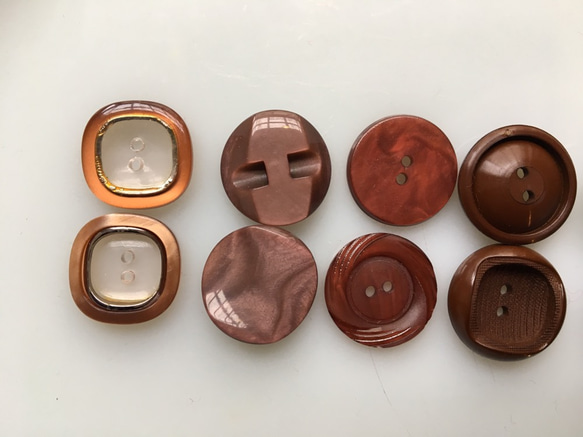 アンティーク ボタン 12個 茶系 ビンテージ 昭和 レトロ 個性的 ブラウン ハンドメイド素材 アソート イヤリング 5枚目の画像
