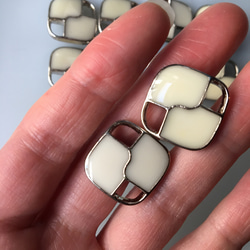 アンティーク ボタン 4個セット ビンテージ 昭和 レトロ 個性的 ハンドメイド素材 シルバー ホワイト 白 アクセ 7枚目の画像